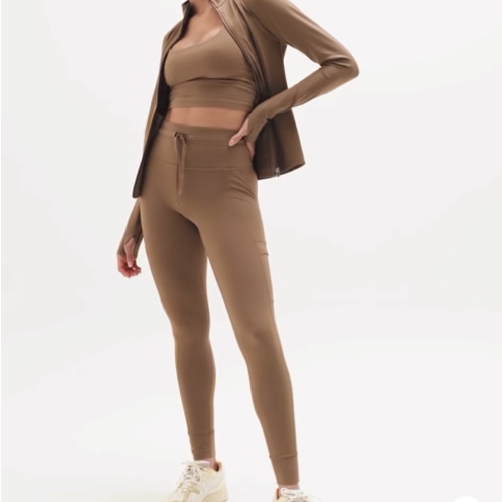 Athleta Salutation StashHigh Rise Cargo Leggings clay small